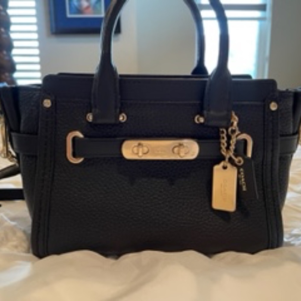 Coach BlackPebbled Leather Swagger 20